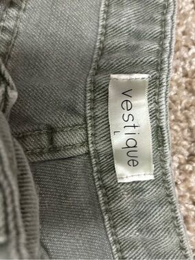 Vestique Women's Light Gray Denim Shorts